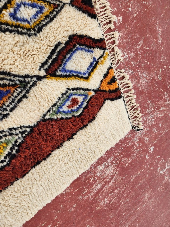 Image 1 of Vintage Beni Ouarain tapijt 244x150 cm – Handgemaakt Marokkaans wollen tapijt – Kleurrijk Berbers tribal design