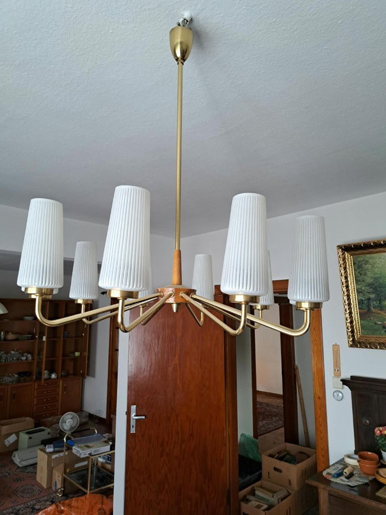 Lustre vintage Mid-Century en laiton / Lampe sac avec 8 abat-jour en verre opalin, années 50/60 – Glass, Wood (photo 2 of 5)