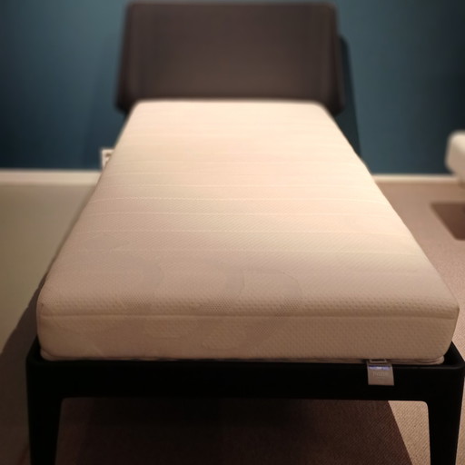 Modelo de cama esencial de Auping