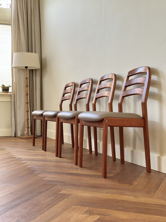 Image 1 of Set 4 vintage deens design stoelen DYRLUND jaren 50/60/70