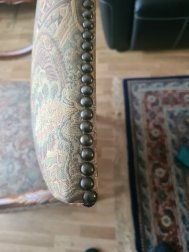 Image 1 of Sillón antiguo de madera noble con tapicería de tapiz.