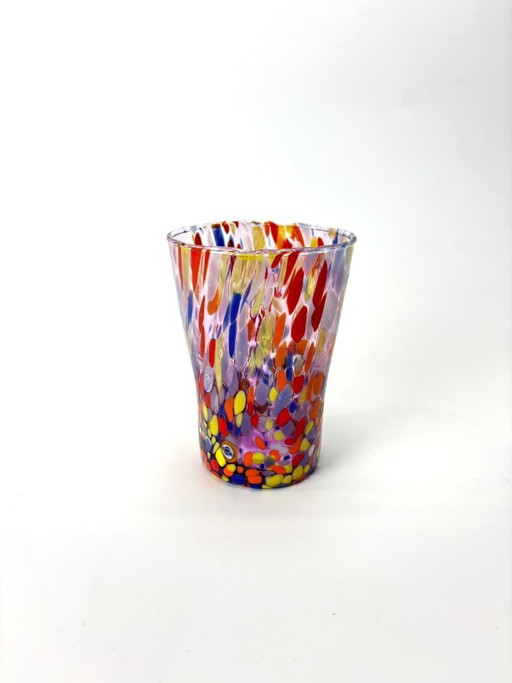 Juego de 6 vasos de cristal veneciano soplado con virutas de Murano de colores, hechos a mano en Italia.