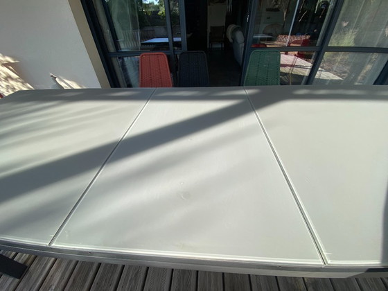 Gartentisch aus Aluminium und Milchglas – Gescova, Gartentische (photo 5 of 7)