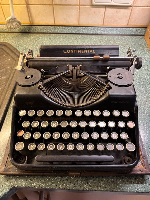 Máquina de escribir continental antigua