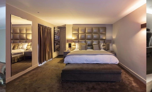 “Mondrian” Achterwand bed met kussenpatroon van Eric Kuster