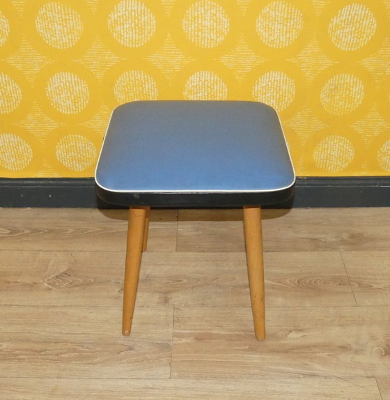 Image 1 of Tabouret des années 1950 à ressorts en bois bleu clair fifties classique rétro rockabilly cocktail