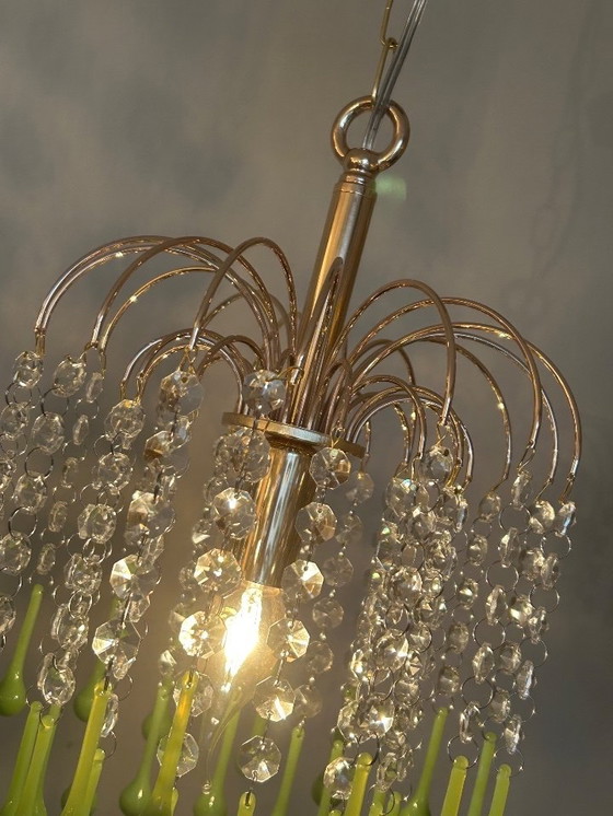 Image 1 of Lustre Vintage en cristal vert opalin en forme de goutte d'eau