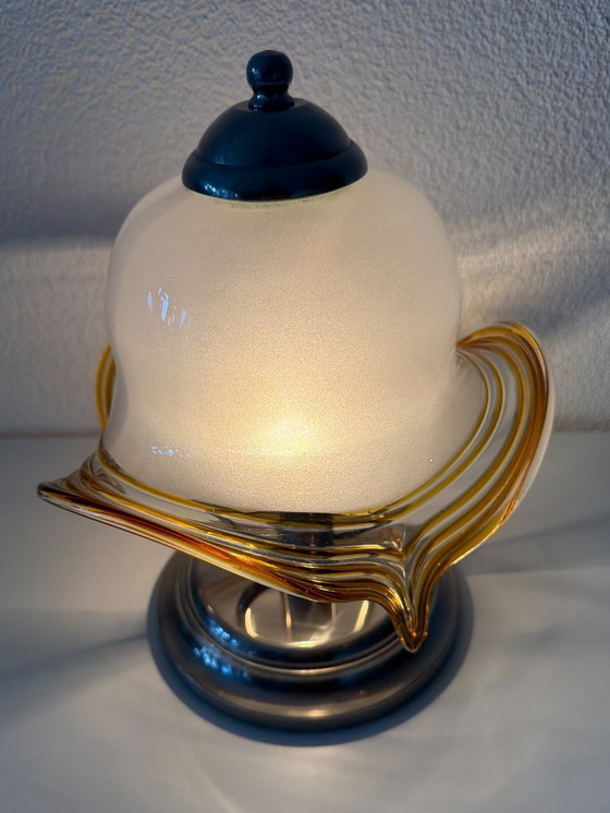 Image 1 of Lampe de table vintage de Murano en verre opale à bordure ambrée