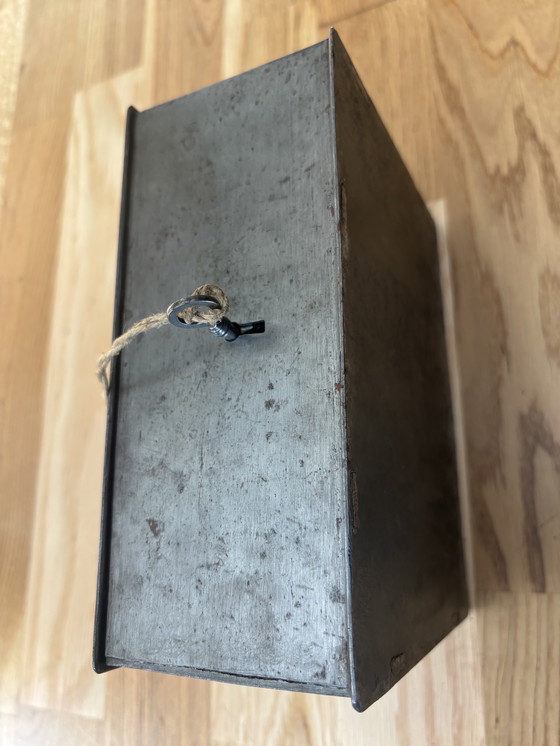 Image 1 of Coffre fort ancien