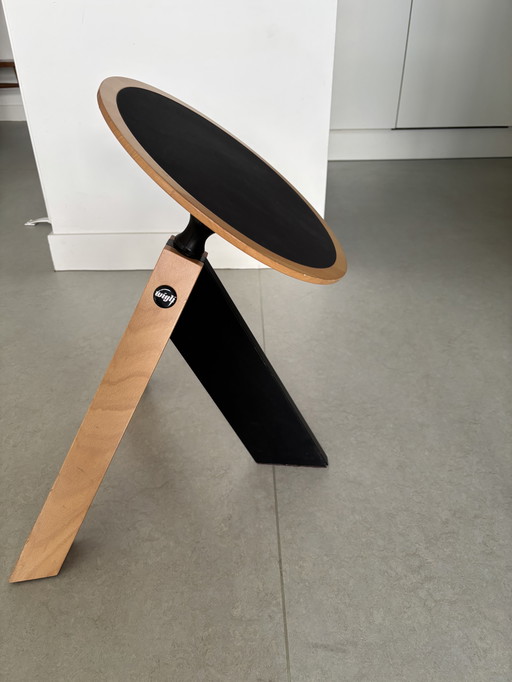Wigly stool