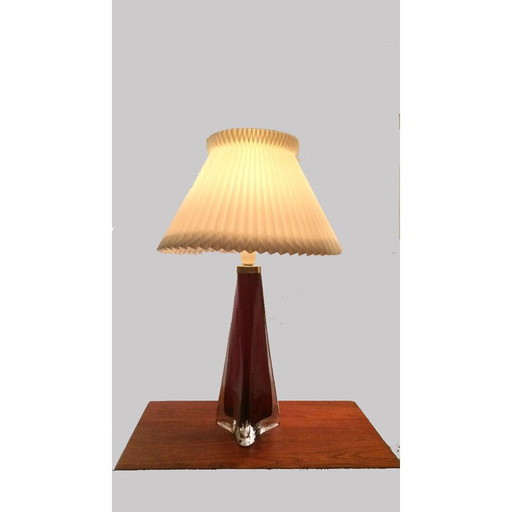 Lámpara de mesa triangular vintage en cristal rojo y transparente de Carl Fagerlund para Orrefors, 1960