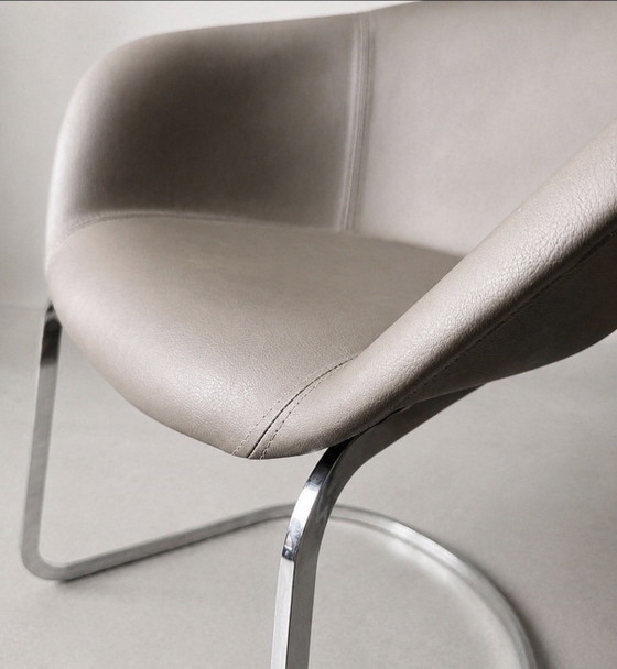 4 Sillas Arper Duna, de Lievore Altherr Molina, Italia (2014) – Sillas de comedor, Chrome, Leather (photo 3 of 13)