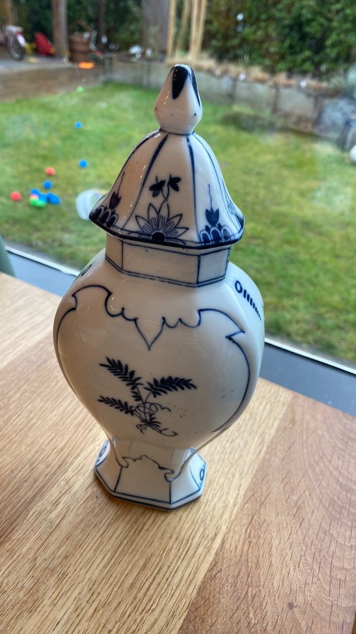 Vase ancien en bleu de Delft, décembre 500