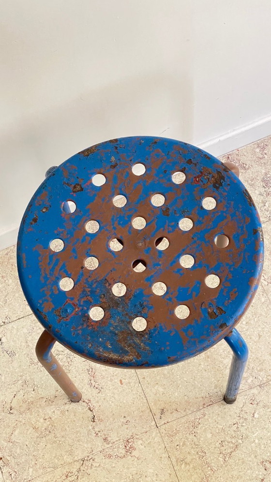 Image 1 of Paar industriële stalen PATINE TABOURETS Blauw & Chocolade VINTAGE