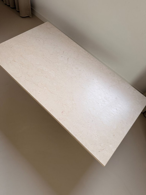 Image 1 of Stilvoller Couchtisch aus Marmor – Naturstein