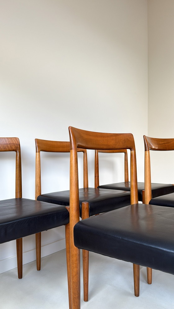 Image 1 of Fünf antike Lübke-Esszimmerstühle aus Holz mit Kunstledersitzen