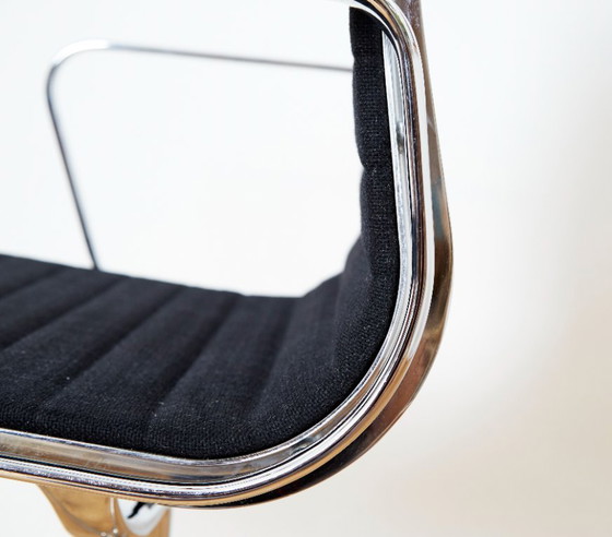 Image 1 of Silla giratoria EA 108 de Charles & Ray Eames para Herman Miller