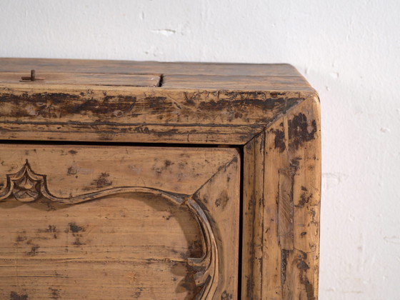Shanxi low cabinet in elm with carved door – China, circa 1930 – Sideboard cabinet, Iron (photo 33 of 40)