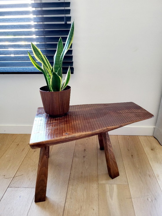 Image 1 of Boomstam massief houten zitbankje of bijzettafel, landelijke stijl, brutalist , jaren 60