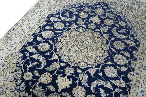 Image 1 of Nain 9LA - Handgeknoopt oosters tapijt met zijde - 210 x 162 cm - Elegante blauwtinten