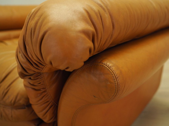 Image 1 of Fauteuil orange, design de l'âge de l'espace, années 1960, production : Italie