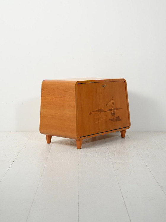 Image 1 of Skandinavischer Ulmenholzschrank aus den 1940er Jahren mit Intarsien