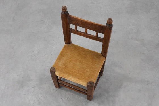 Image 1 of Sedia laterale spagnola in rovere intagliata a mano del XIX secolo con seduta in velluto