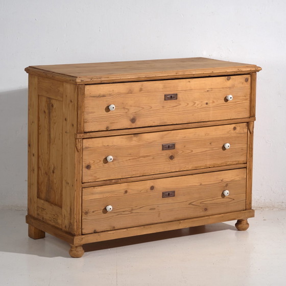 Commode antique en pin massif – Europe centrale (c.1880–1910) #117 – Porcelain, Metal, Rustic (photo 10 of 40)