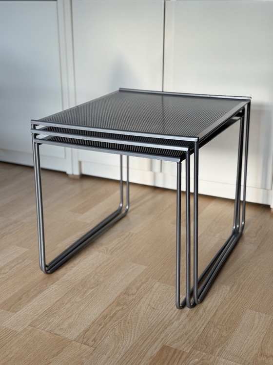 Image 1 of Ensemble de 3 tables gigognes vintage postmodernes en acier perforé, années 1980