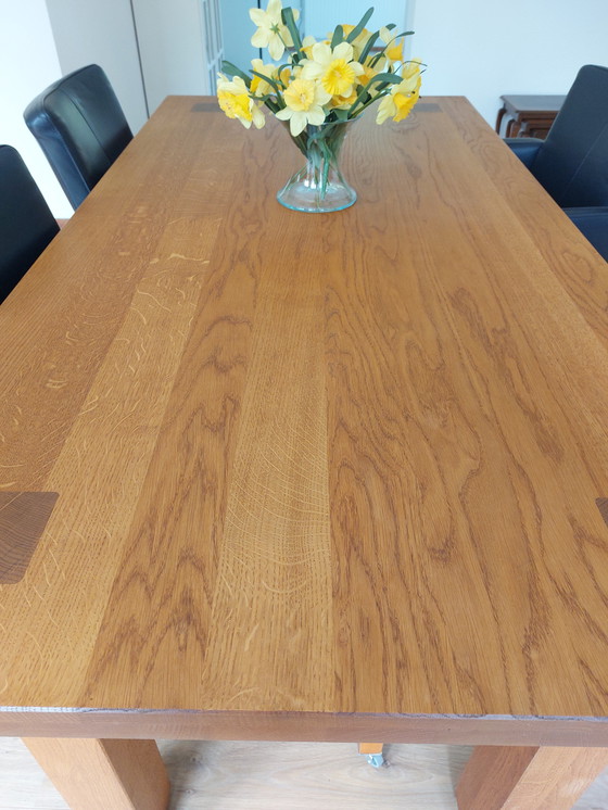 Image 1 of Table de salle à manger en chêne robuste à vendre - comme neuve !
