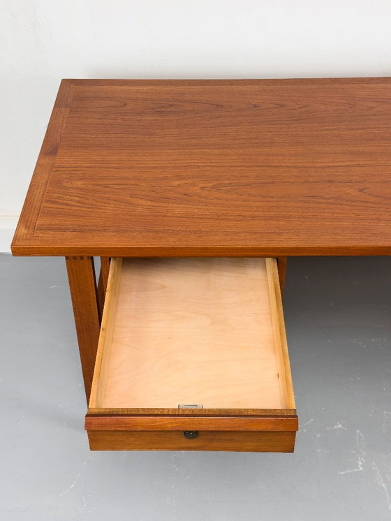 Image 1 of Teakhouten bureau uit het midden van de eeuw door Svend Åge Madsen voor Sigurd Hansen, jaren 60