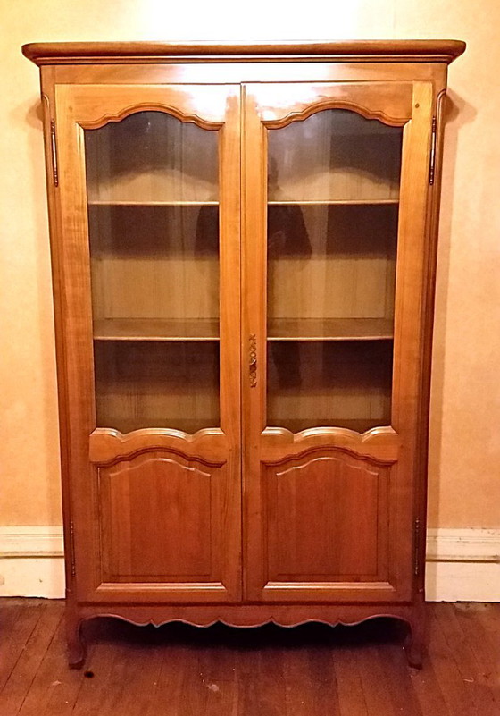 Image 1 of 2-deurs vitrinekast