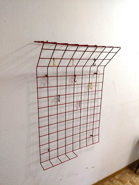 Image 1 of Karl Fichtel 1950er Wandgarderobe in Rot
