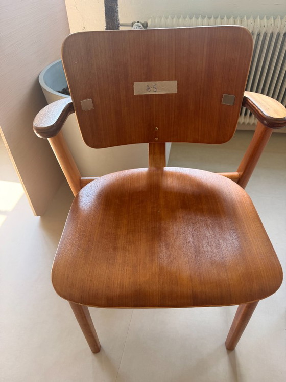 Domus chairs (9 pieces, also available individually) – Ilmari Tapiovaara, Dining chairs, Wood (photo 4 of 21)