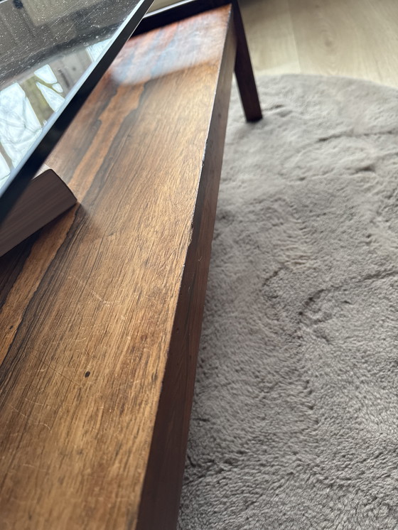 Image 1 of Table basse en palissandre avec plateau en verre fumé