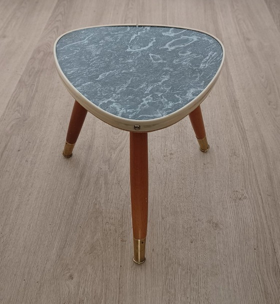 Besonderer Fünfziger Jahre Beistelltisch – Beistelltische, Kunststoff, Holz (photo 5 of 9)