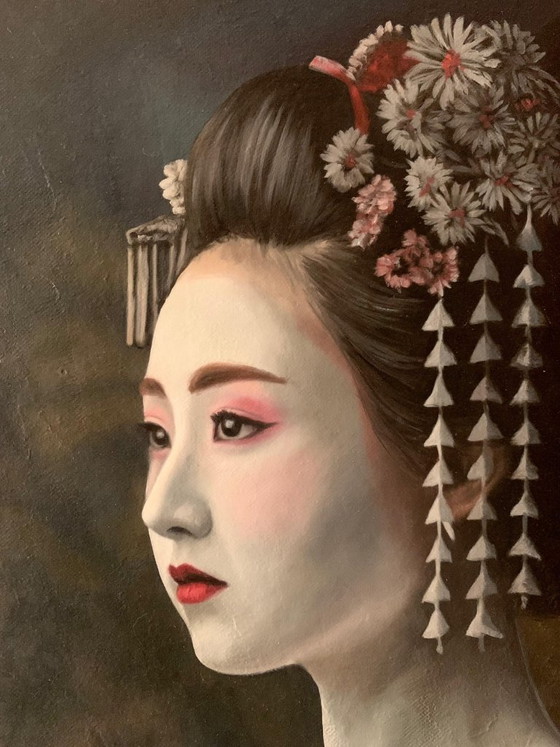 Image 1 of Hand-Signed Oil Painting – Geisha (Maiko) – ‘Vigilia de Seda y Margaritas’ – J. Hanter – 70 x 50 cm