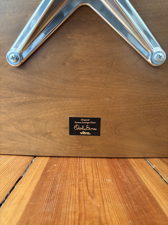 Image 1 of Vitra Eames loungestoel en voetenbank