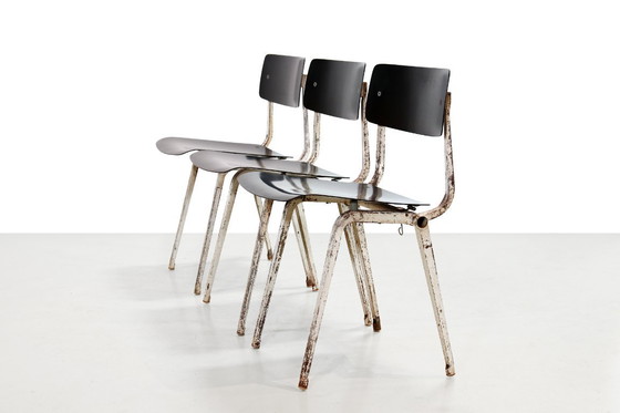 Image 1 of Ensemble de six rares chaises de théâtre Friso Kramer Revolt, 1953