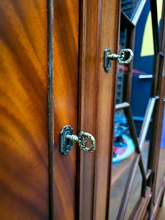 Engelse Mahoniehouten Kast Sheraton Stijl, Highboard Vintage – Edward Rychter, Vitrinekasten, Glass, Wood (photo 6 of 6)