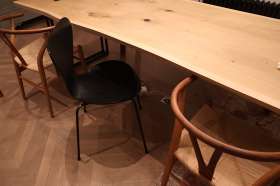 Image 1 of 2x Fritz Hansen stoel Series 7 Chair Model 3107MC Mono Colour door Arne Jacobsen