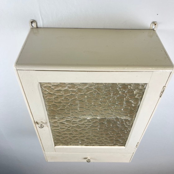 Image 1 of Antieke crèmekleurige medicijnkast, 20e eeuw