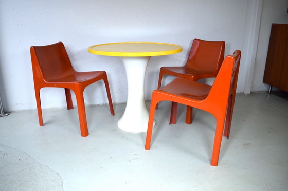 Image 1 of Tavolino vintage giallo stile Space Age degli anni '70 a forma di tulipano