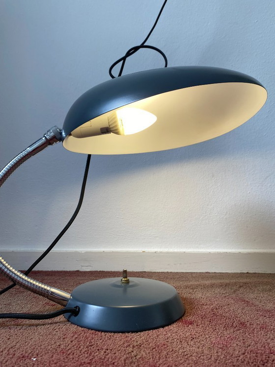 Image 1 of In vendita: lampada da tavolo vintage Gubi Cobra color grigio antracite.