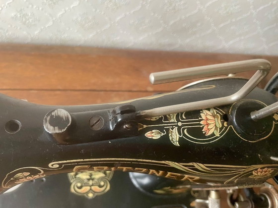 Image 1 of Art Nouveau naaimachine