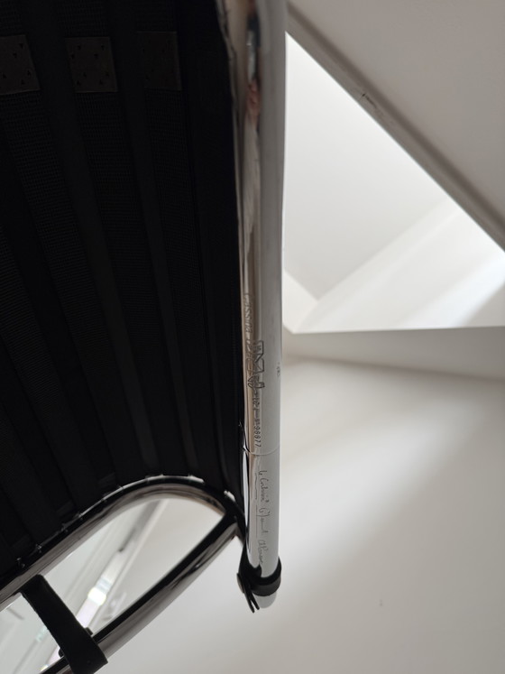 Image 1 of Tumbona Le Corbusier LC4 en piel negra.
