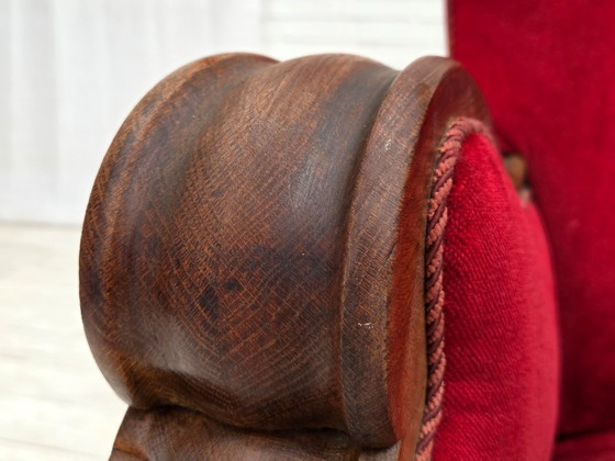 Image 1 of Deense relaxfauteuil uit de jaren 50, bekleed met velours en gesneden eikenhout.