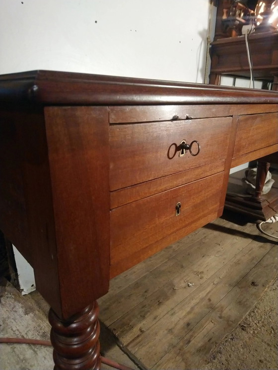 Louis Philippe style walnut desk. – Leather, Vintage (photo 9 of 16)