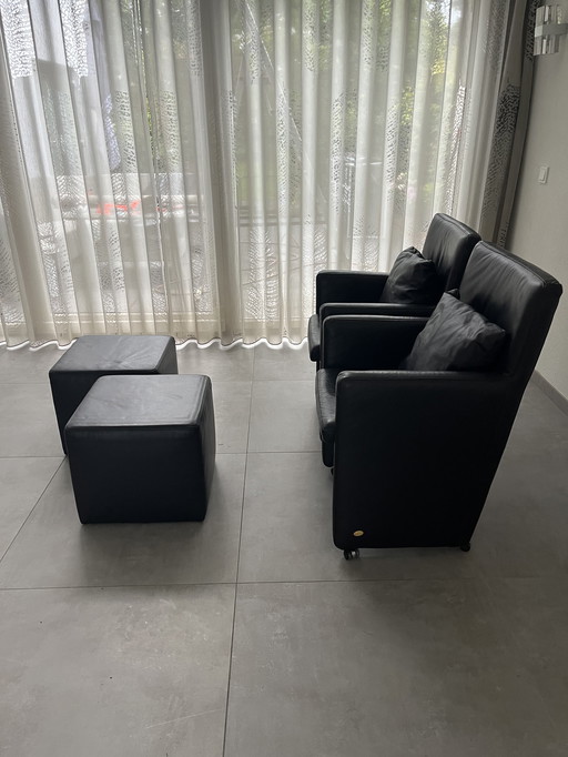 2 x Hukla-Stuhl und 2 x Fußbank/Hocker