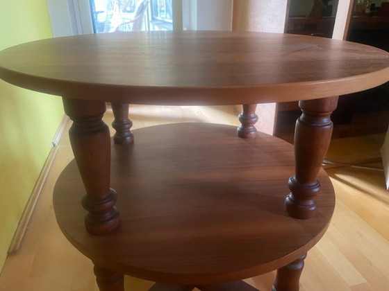 Image 1 of Großer runder gedrechselter Tisch